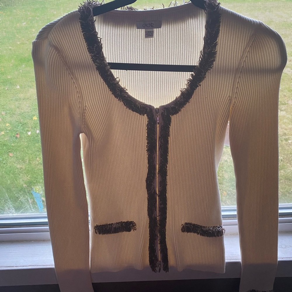 Cache XS long sleeved shirt with fur trim.